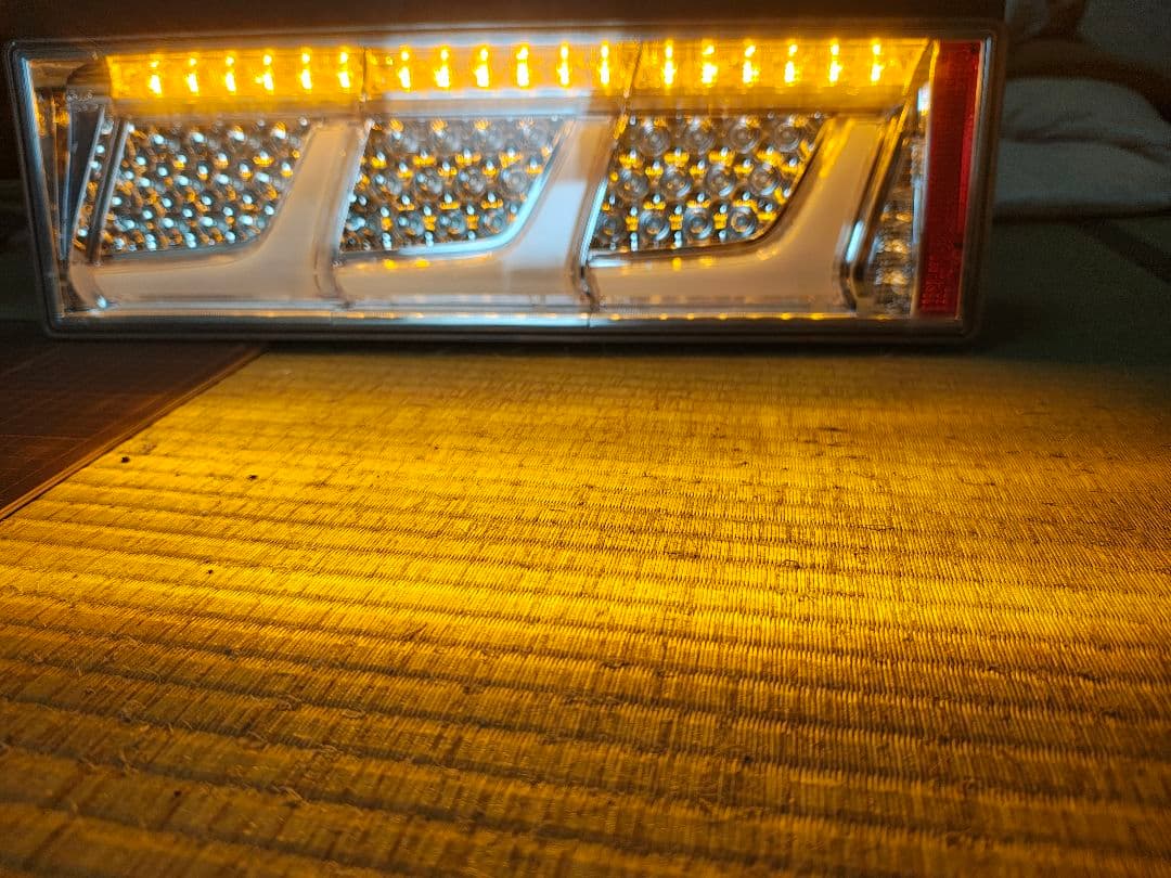 KOITO 3連 LED テールランプ クリア　シーケンシャル　右のみ　ワケアリ
