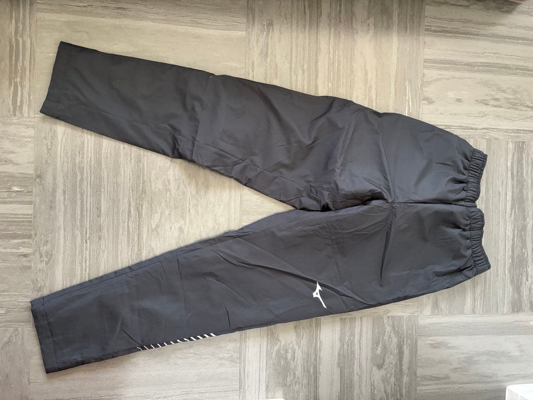 コンサドーレ札幌　支給品　Mizuno ウィンドブレーカー 黒/白
