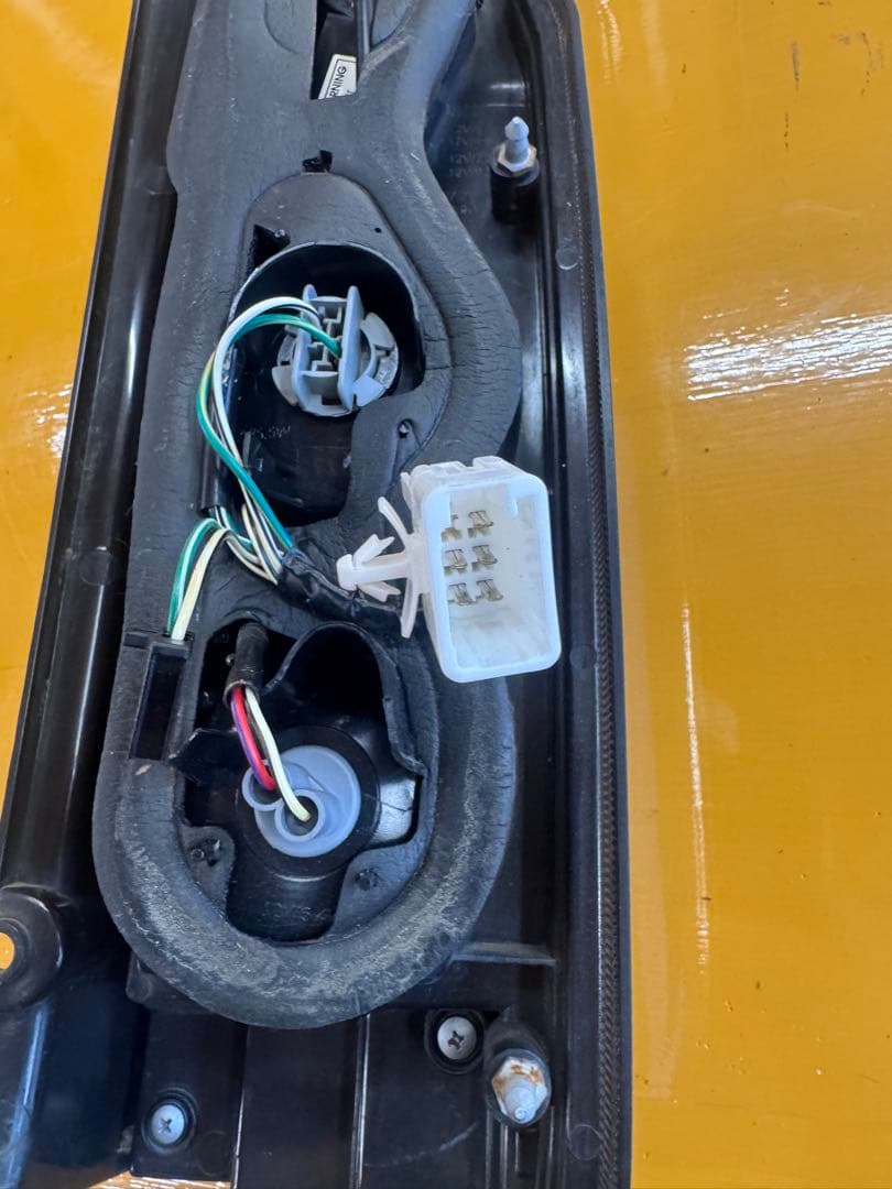 LEDテールライト スモーク 左右セット　ハイエース　テールランプ