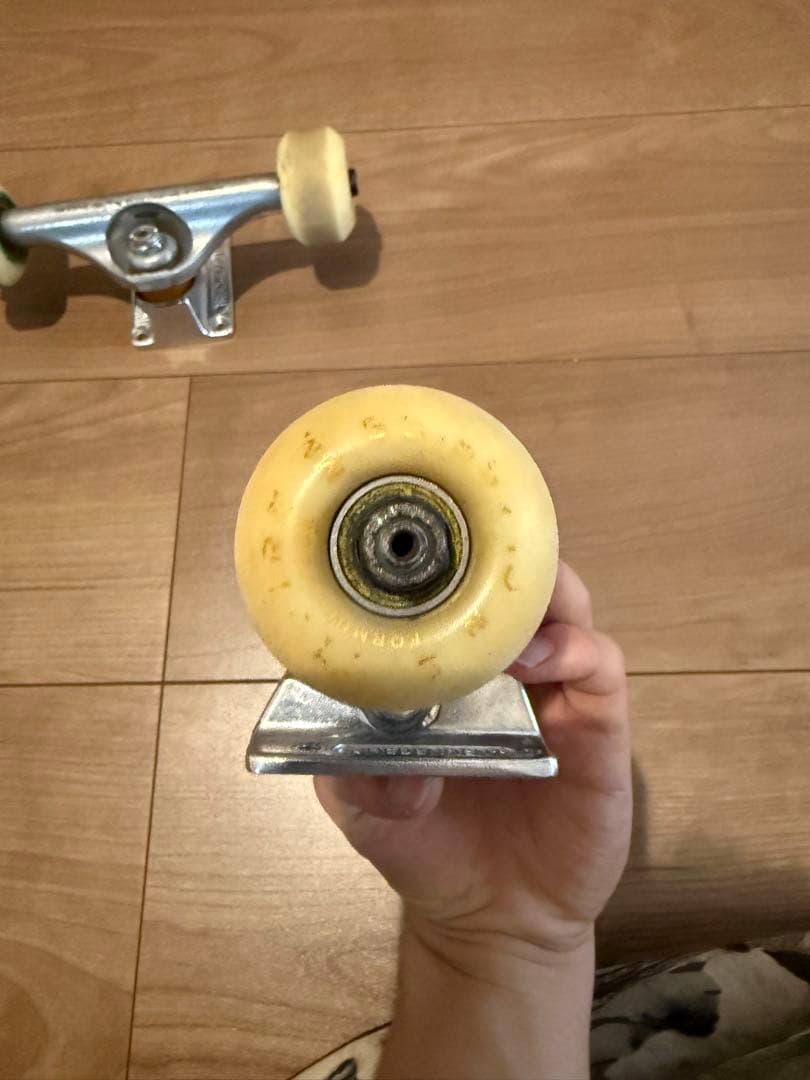 INDEPENDENTトラック（Spitfire+Katsuyaベアリング）