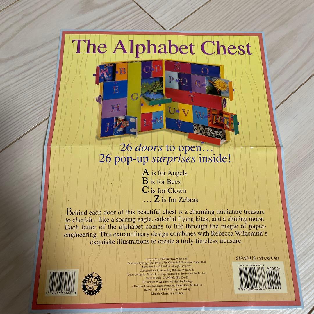 The Alphabet Chest アルファベット　仕掛け絵本