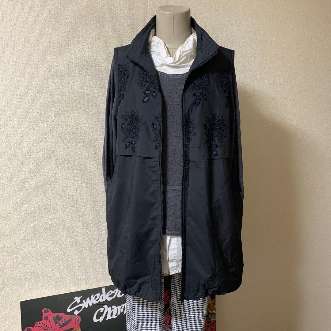 TOKUKO 未使用フラワー刺繍入り Wジップベスト