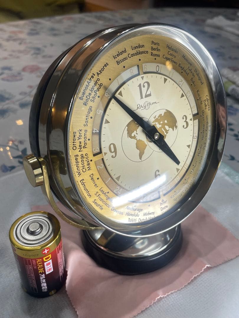 Rhythm WorldTimer 真鍮ガラス時計在庫稼働品　\"パリは今何時？\"