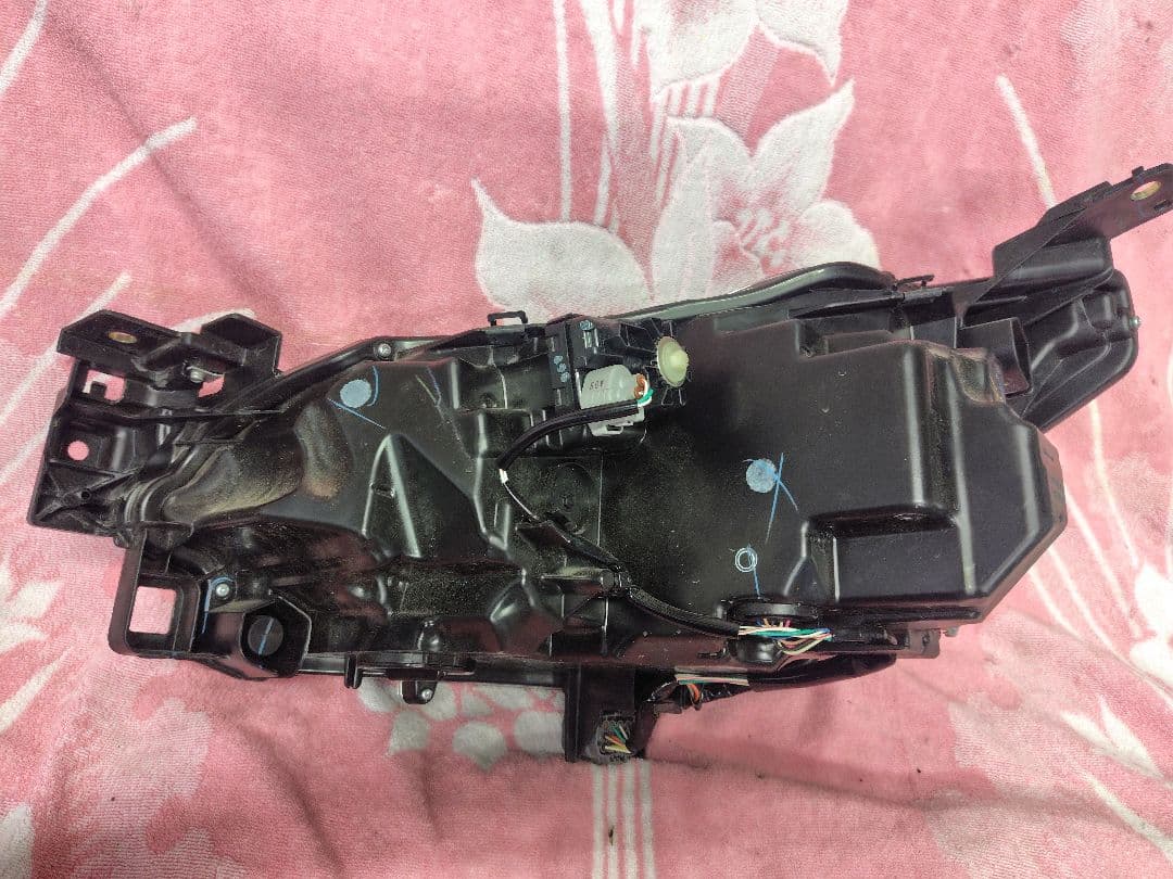 マツダ　MAZDA2 LEDライト右　DJLAS 中古品
