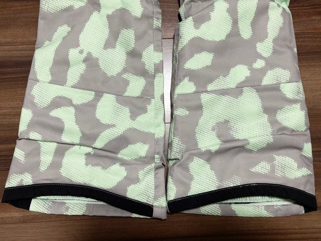新品　BURTON キッズ　スノーボードパンツ スキーウェア カモフラ柄