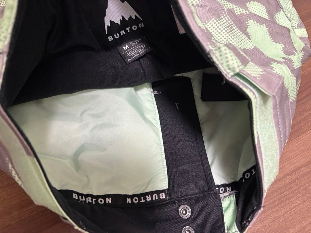 新品　BURTON キッズ　スノーボードパンツ スキーウェア カモフラ柄
