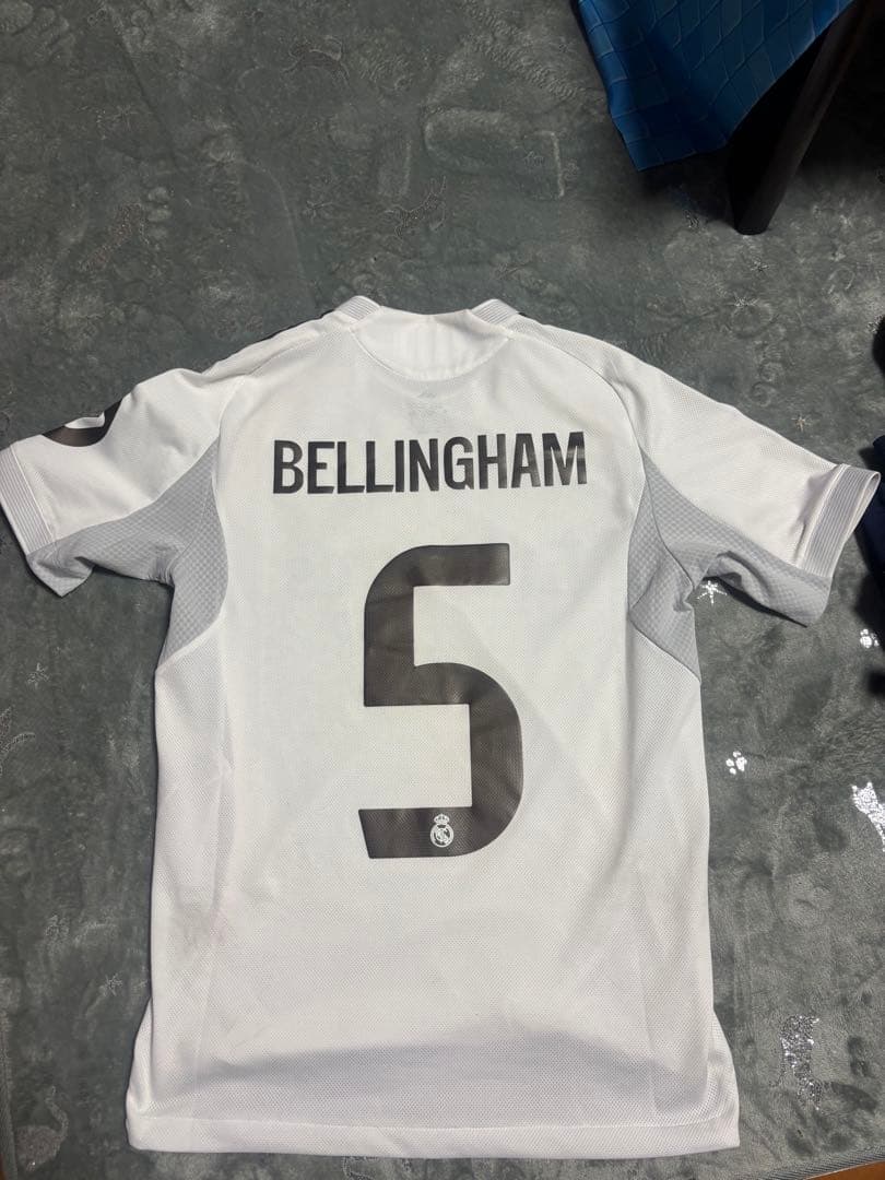 Real Madrid Bellingham 5 ホームシャツ