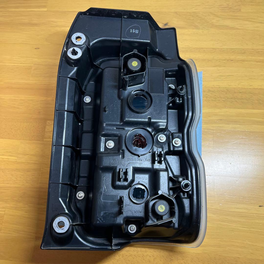 SUZUKI ハスラー MR52S 左Rrコンビネーションランプ
