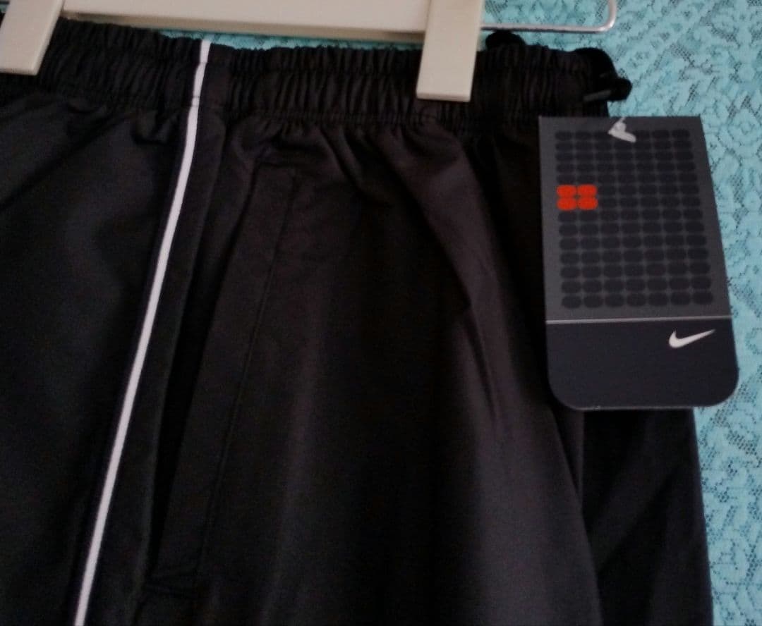 新品レディース Nike 上下セット上着 L サイズ 　パンツ M サイズ