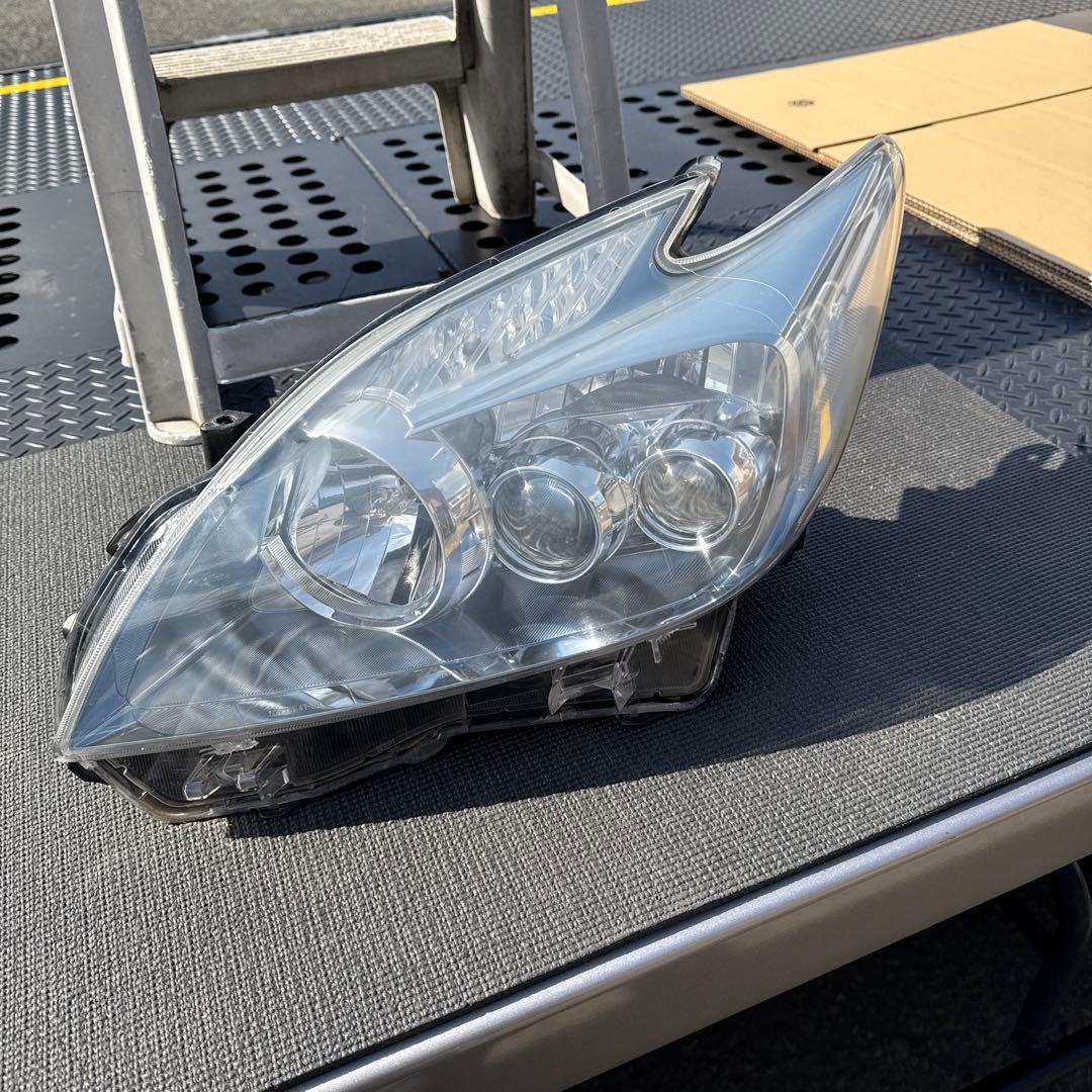 トヨタ　プリウス　30 前期LED ヘッドライト　ヘッドランプ左右セット中古品