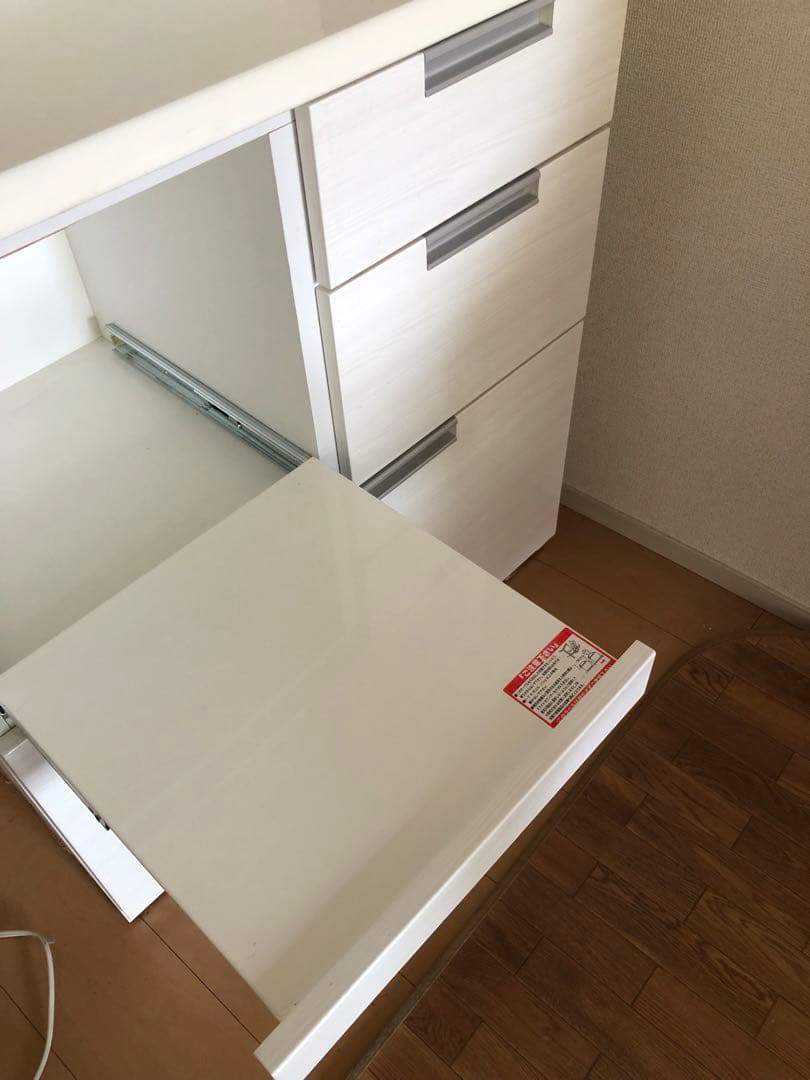 ホワイトキッチンキャビネット ガラス扉付き