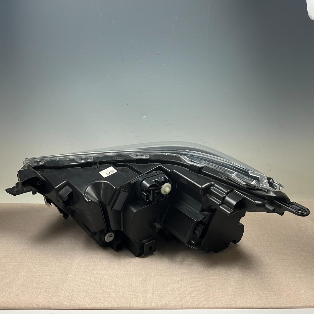 28 トヨタ RAIZE/ライズ ロッキー LED 純正 右側 ヘッドライト