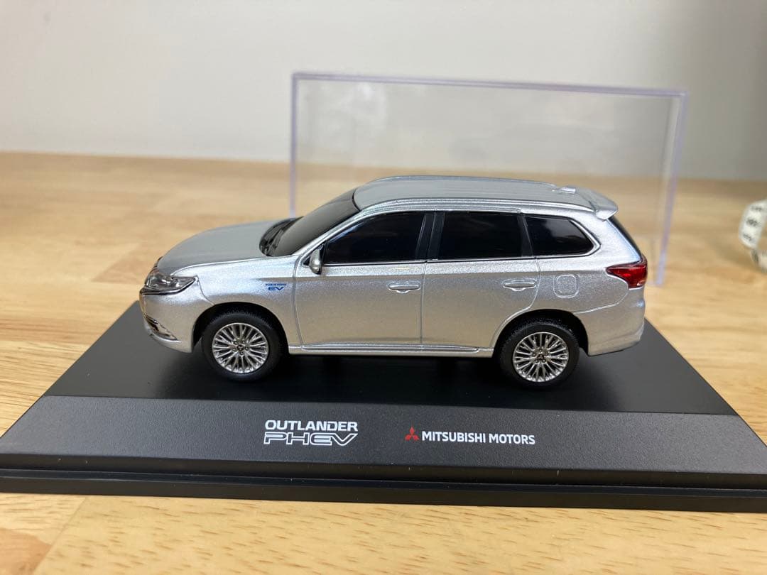 1/43 三菱 アウトランダー PHEV ミニカー シルバー OUTLANDER