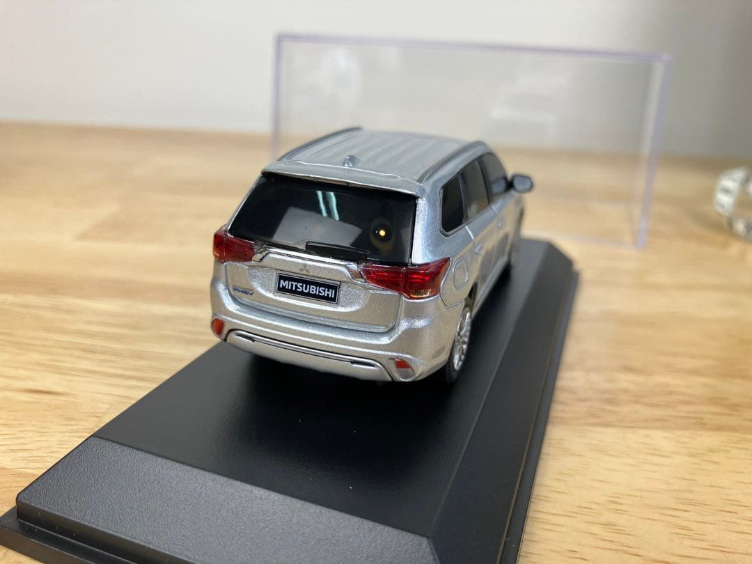 1/43 三菱 アウトランダー PHEV ミニカー シルバー OUTLANDER