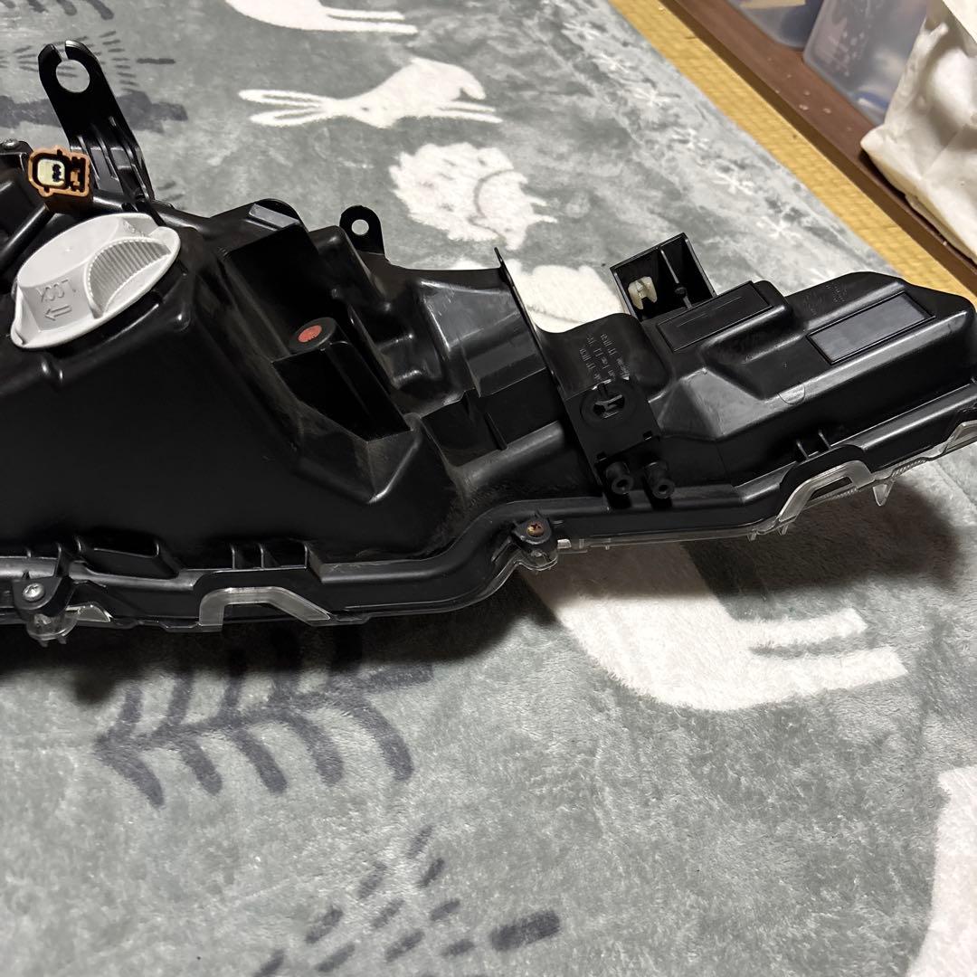 トヨタカローラスポーツ、ツーリング　左ヘッドライト