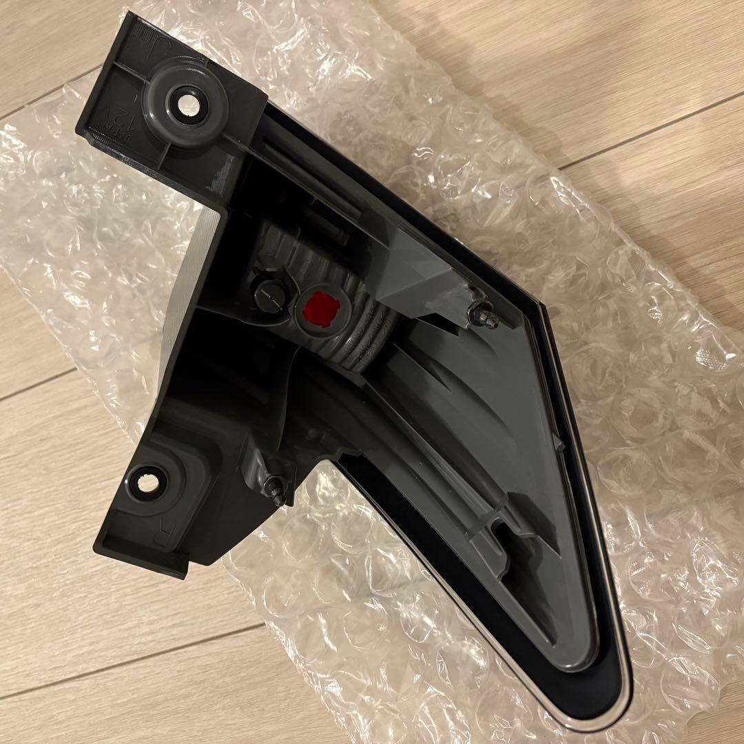 【極美品】E52前期 エルグランド テールランプ