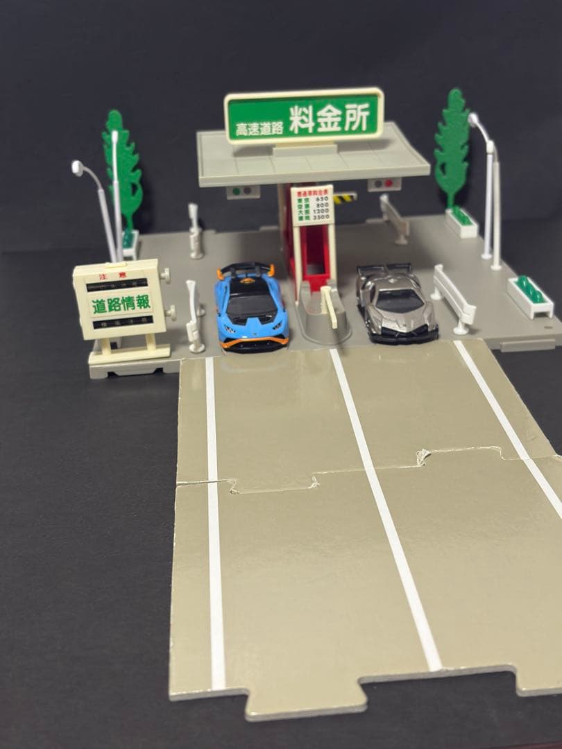 トミカ高速道路料金所　旧トミカタウン＋トミカ ランボルギーニ2台セット