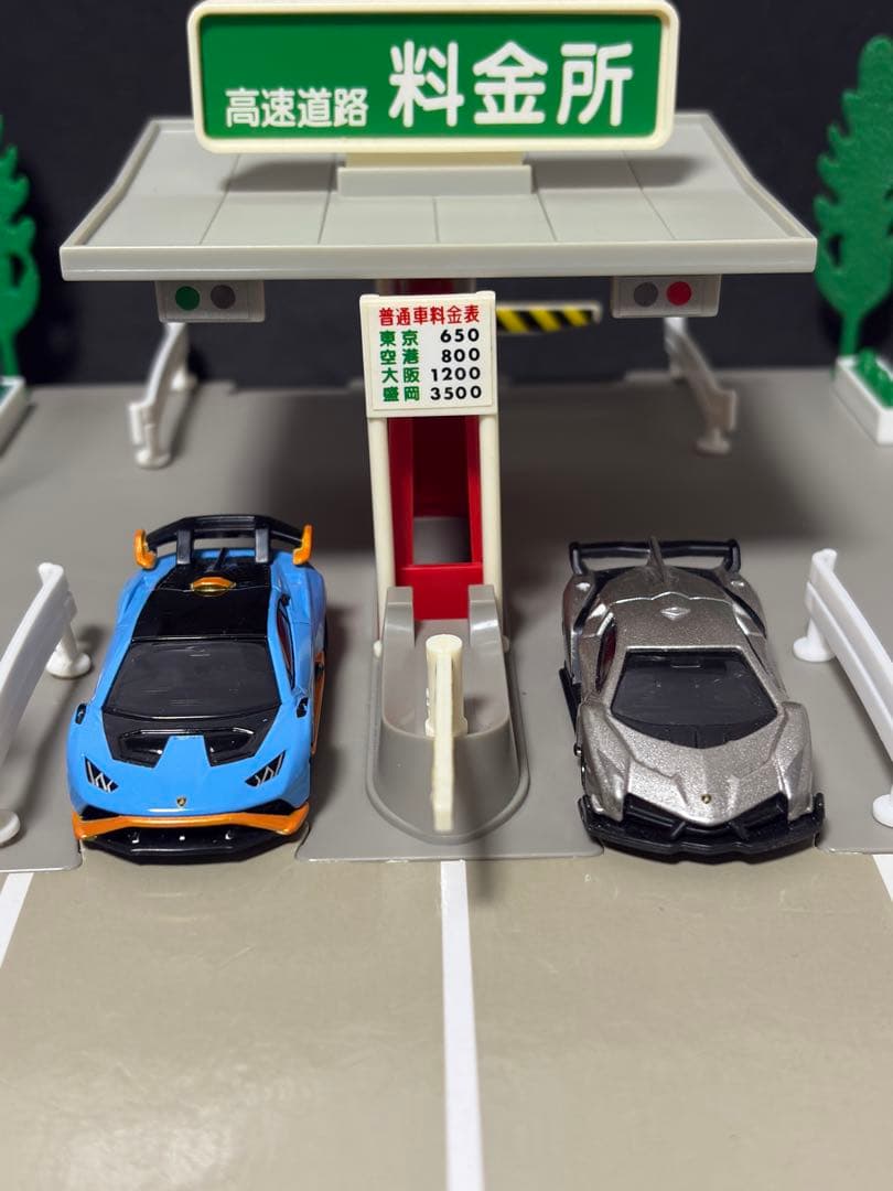 トミカ高速道路料金所　旧トミカタウン＋トミカ ランボルギーニ2台セット