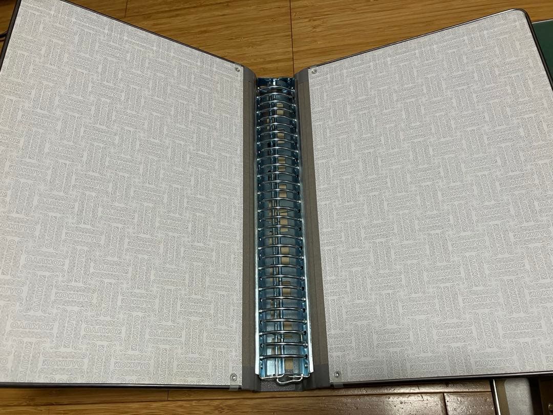 コクヨ　バインダー　まとめ売り　B5サイズ7冊　A4サイズ1冊