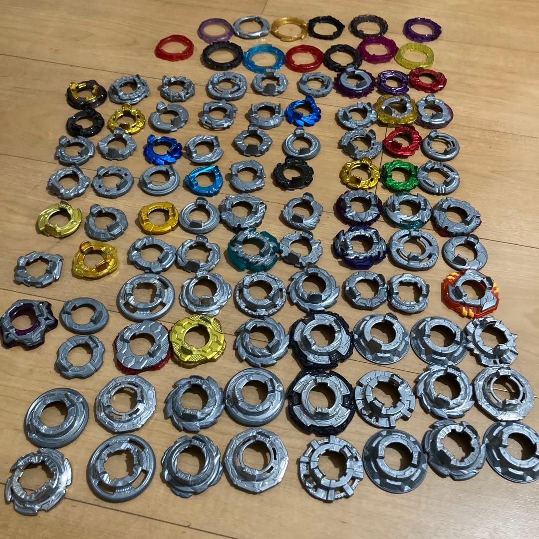 ベイブレードバーストシリーズ大量セット　(スタジアムは必要であればおつけします)