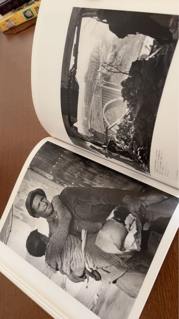 ロバート・キャパ写真集（貴重な物だと思います）
