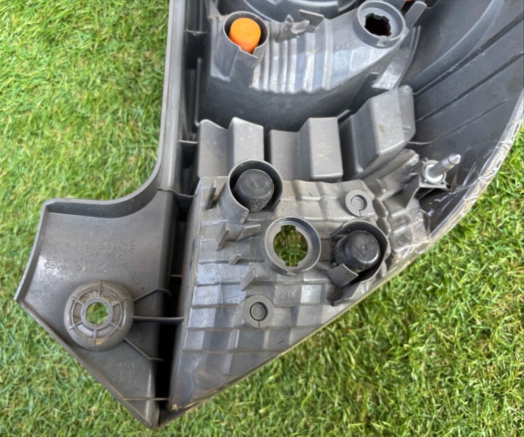 TOYOTA アクア NHP10 前期 左テールランプ