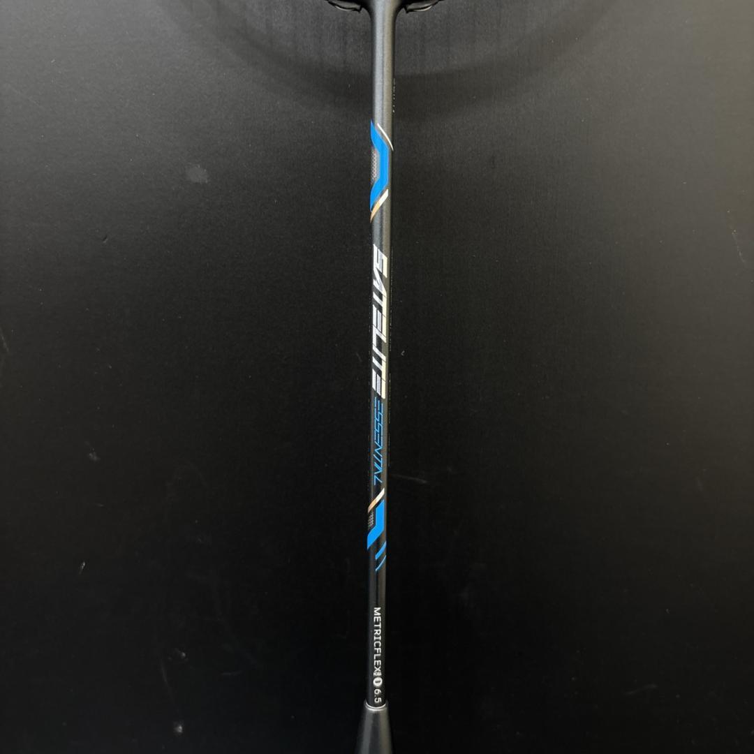 BabolaT　SATELITE　ESSENTIAL　バトミントンラケット