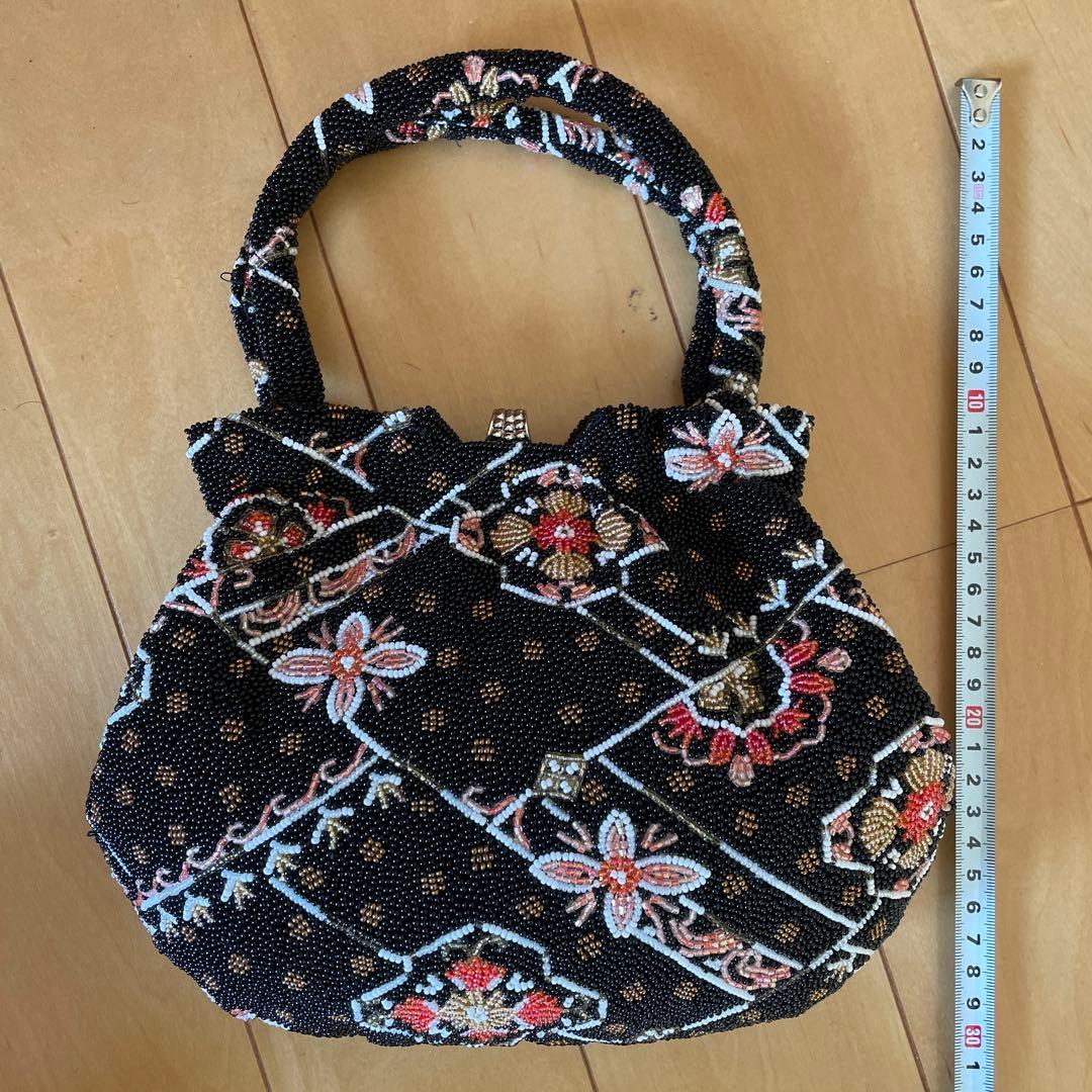 アンティーク　がま口　和装用ビーズバッグ 黒 花柄 花柄刺繍 ビーズハンドバッグ