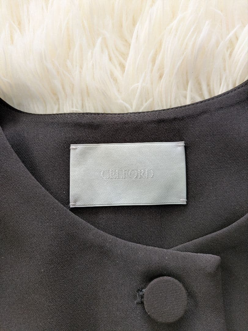 ✨美品✨　CELFORD フリルスリーブ　ジレ　ブラック