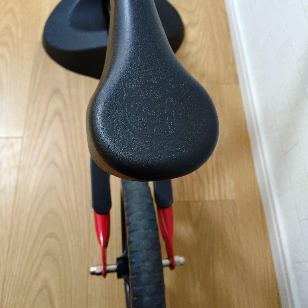STRIDERスポーツ バランスバイク 赤 12インチと専用バイクスタンド