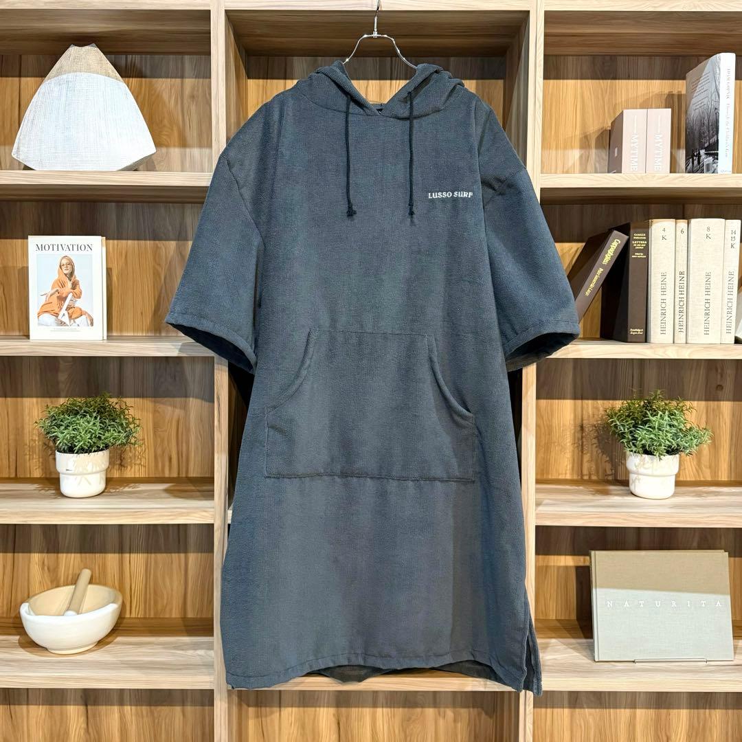 便利グッズ　LUSSO SURF お着替えポンチョ　グレー⭐︎送料込み