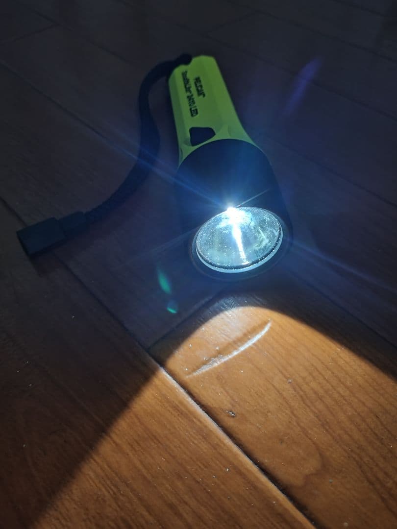 PELICAN StealthLite 2410 LED 懐中電灯