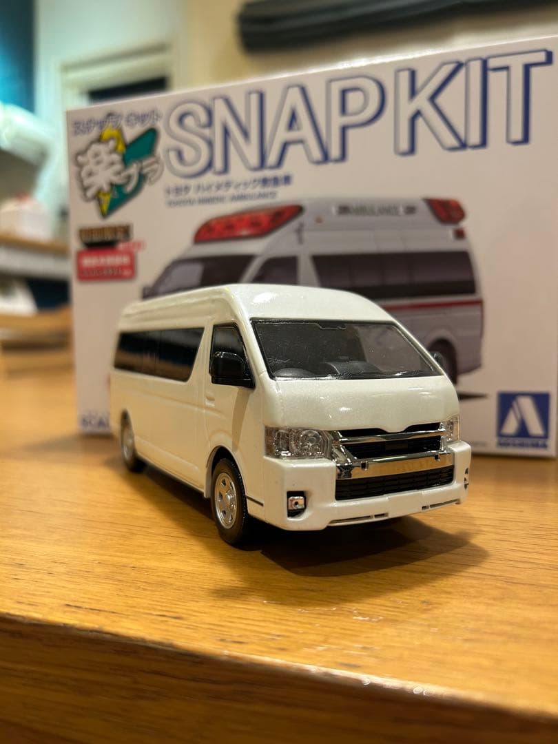 のんちゃん　トヨタ ハイエース 救急車 1/43 スナップキット