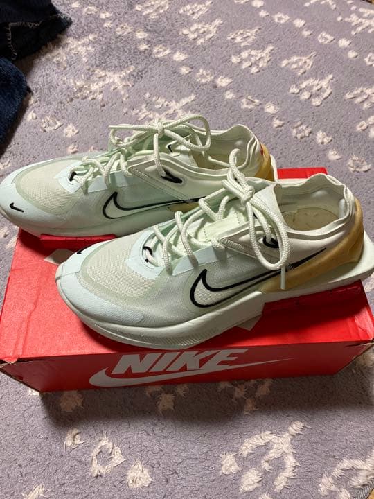 絵本・児童書 NIKE FONTANKA EDGE 24.5