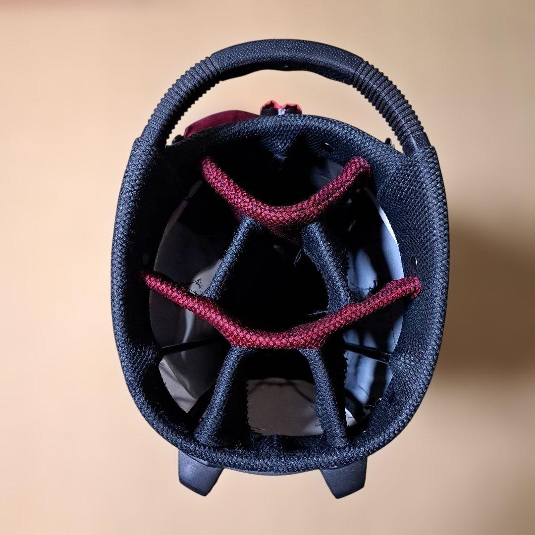 キャロウェイスタンド式キャディバック.フード付き。軽量スタンド式。9.5インチ