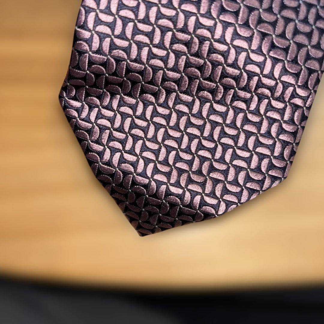新品未使用品⭐️ZEGNA⭐️ ダークピンク 幾何学模様 最高級ネクタイ