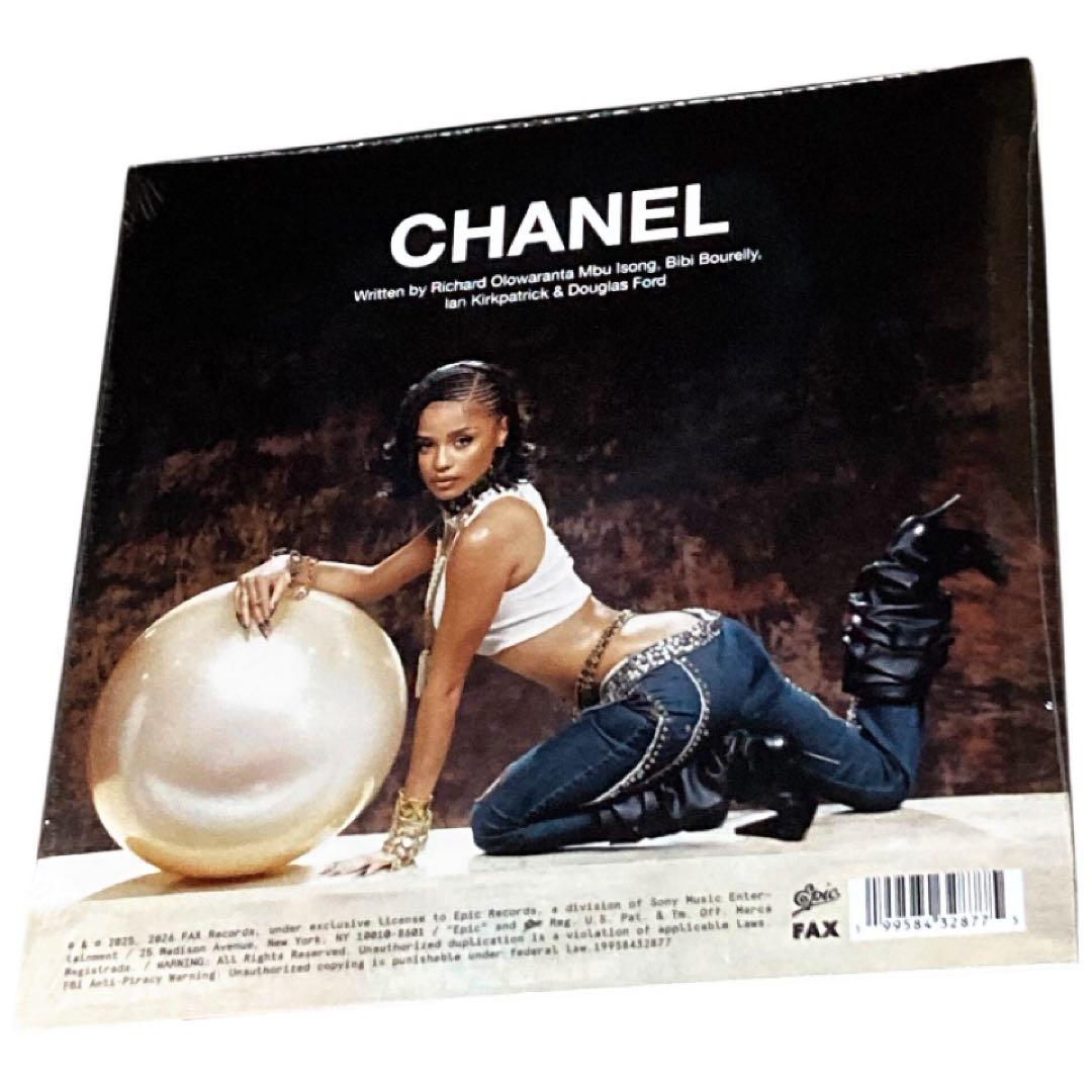 【直筆サイン入り】　「CHANEL」 Tyla 7インチレコード