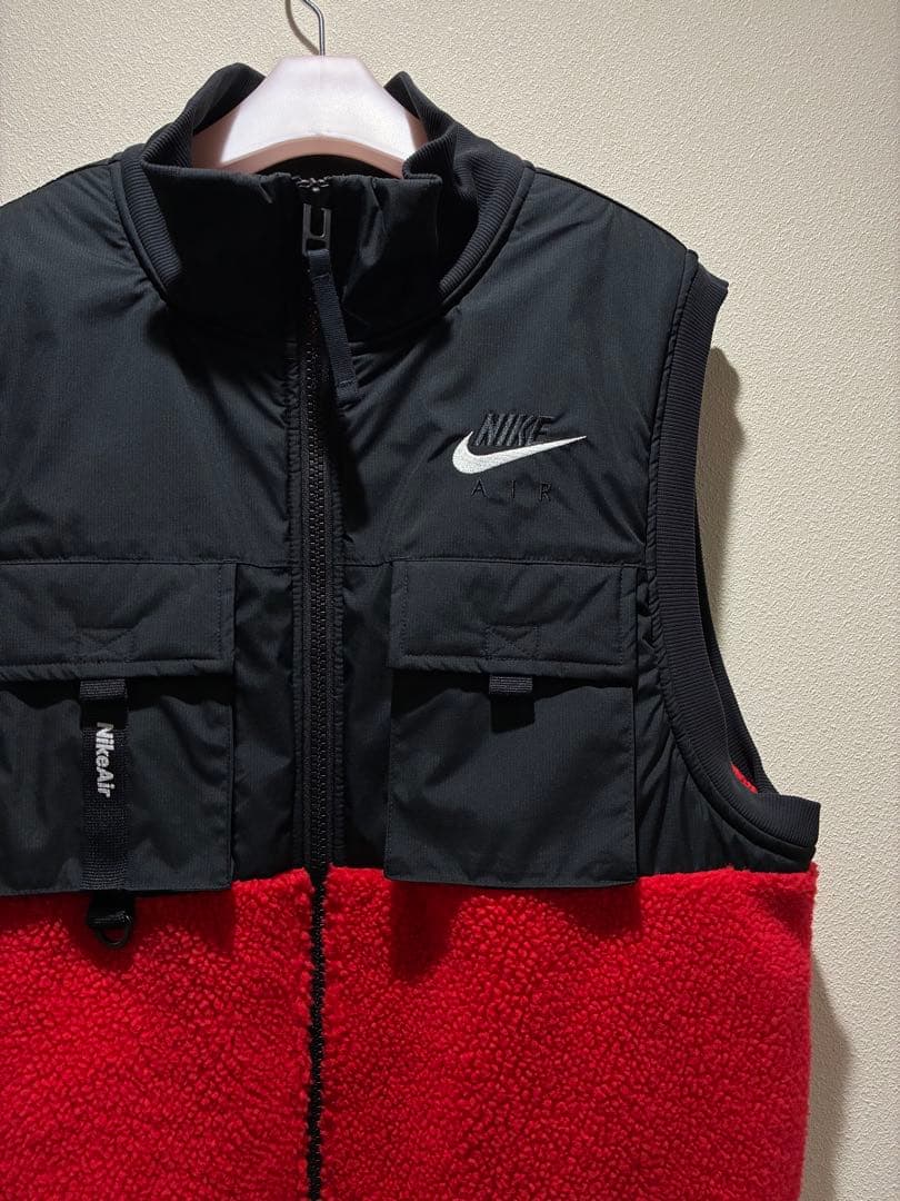 NIKE ベスト XL 中綿入り 暖かい 黒赤　ナイキ