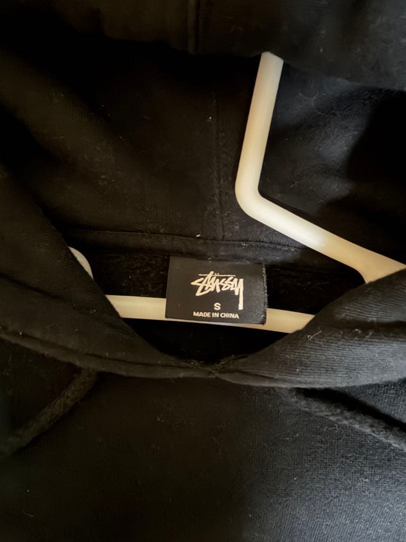 Stussy ブラック フード付きパーカー