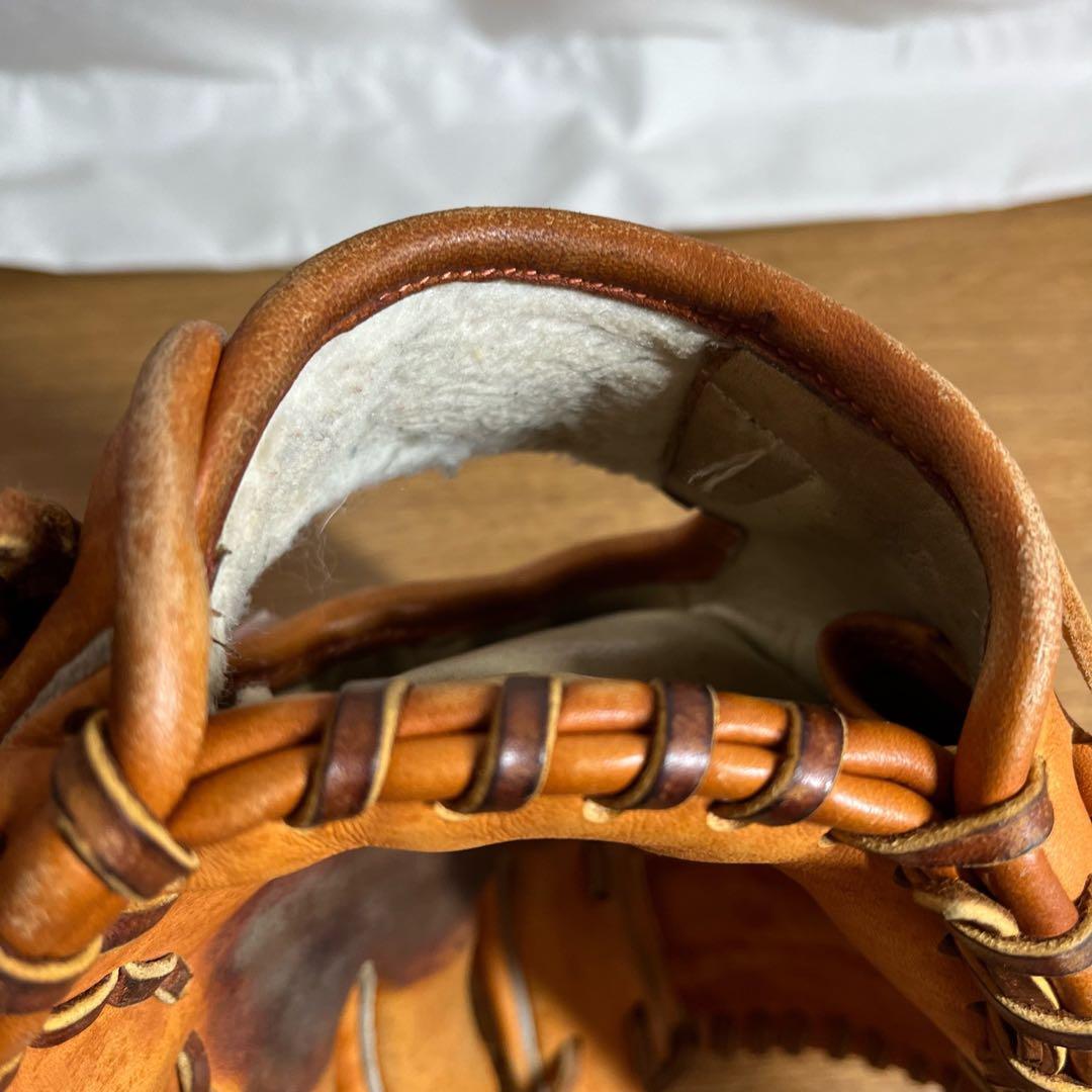 ハイゴールド 一般硬式 グローブ グラブ サイン入り 支給品？ 内野用 刺繍有り