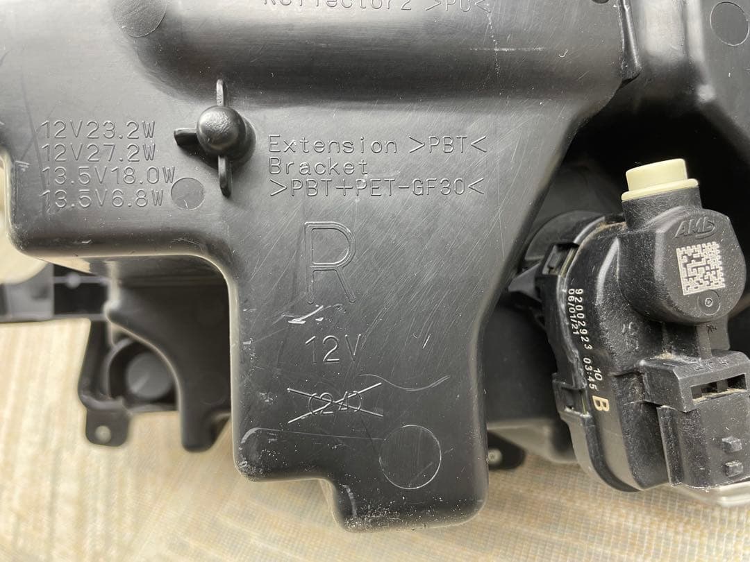 トヨタ ルーミー カスタム M900A 右LEDライトSTANLEY W6242