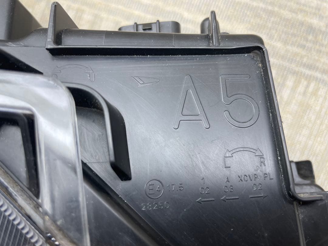 トヨタ ルーミー カスタム M900A 右LEDライトSTANLEY W6242