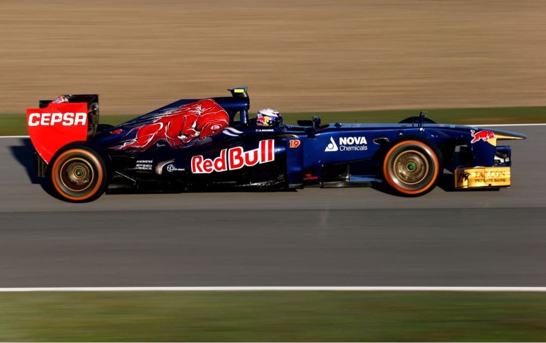 （1点物）F1 TORO ROSSO STR8ダニエルリカルド直筆サイン入り