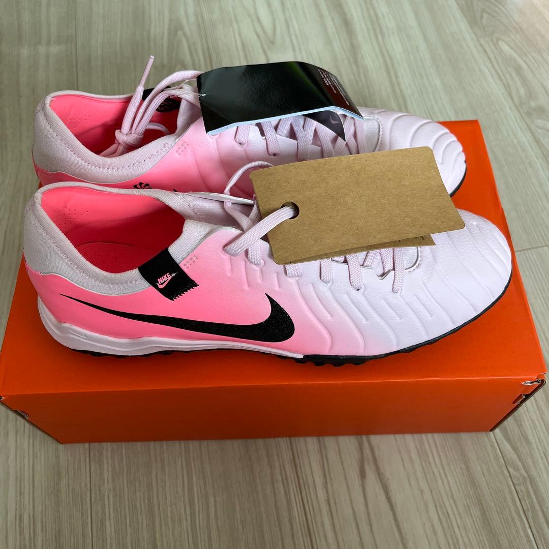 Nike トレーニングシューズ ピンク/ホワイト 新品　27 ティエンポ