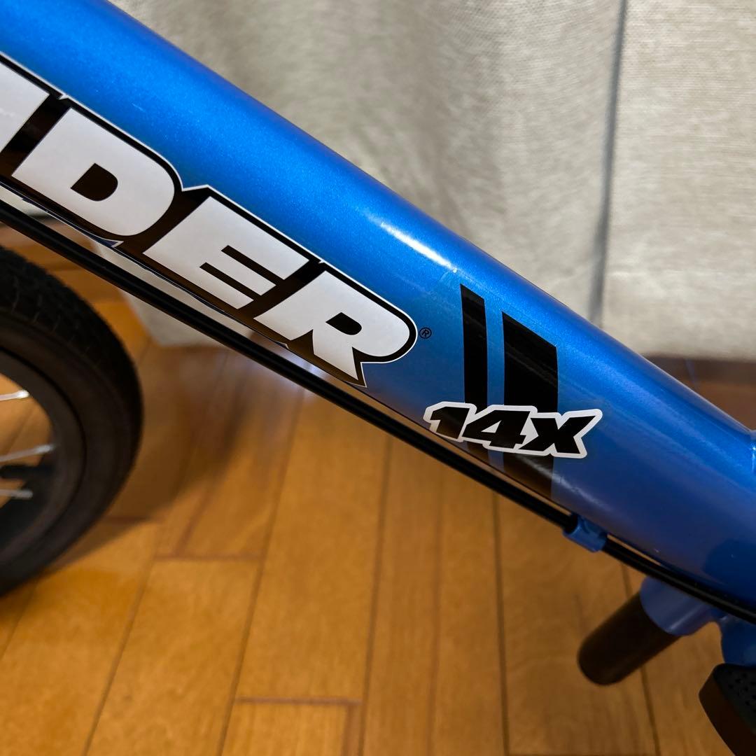 STRIDER14x 青　キックスタンド・未使用ペダル付き　空気入れ付き