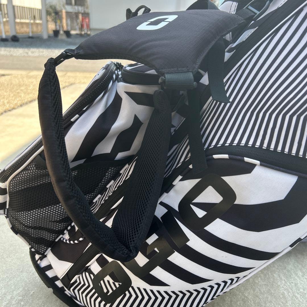 【激安特価】オジオ　ogio スタンド式キャディバッグ　超軽量ゼブラ柄