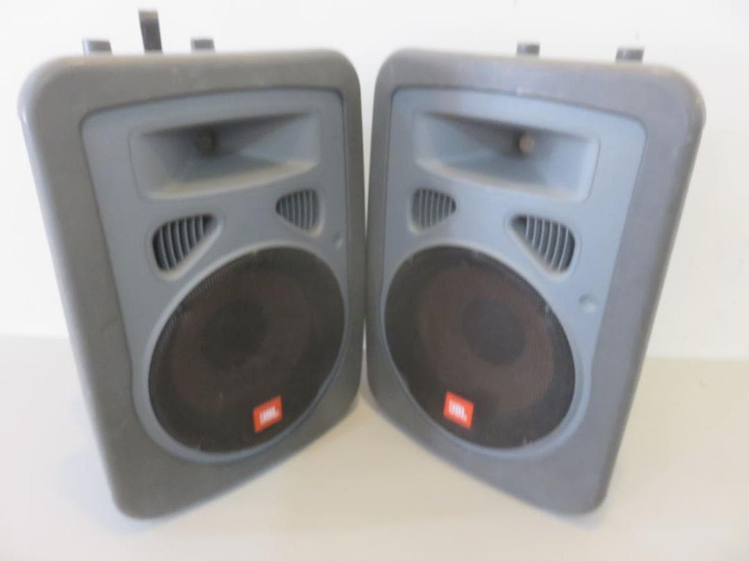 JBL EON15 テージおよびスタジオ モニター。