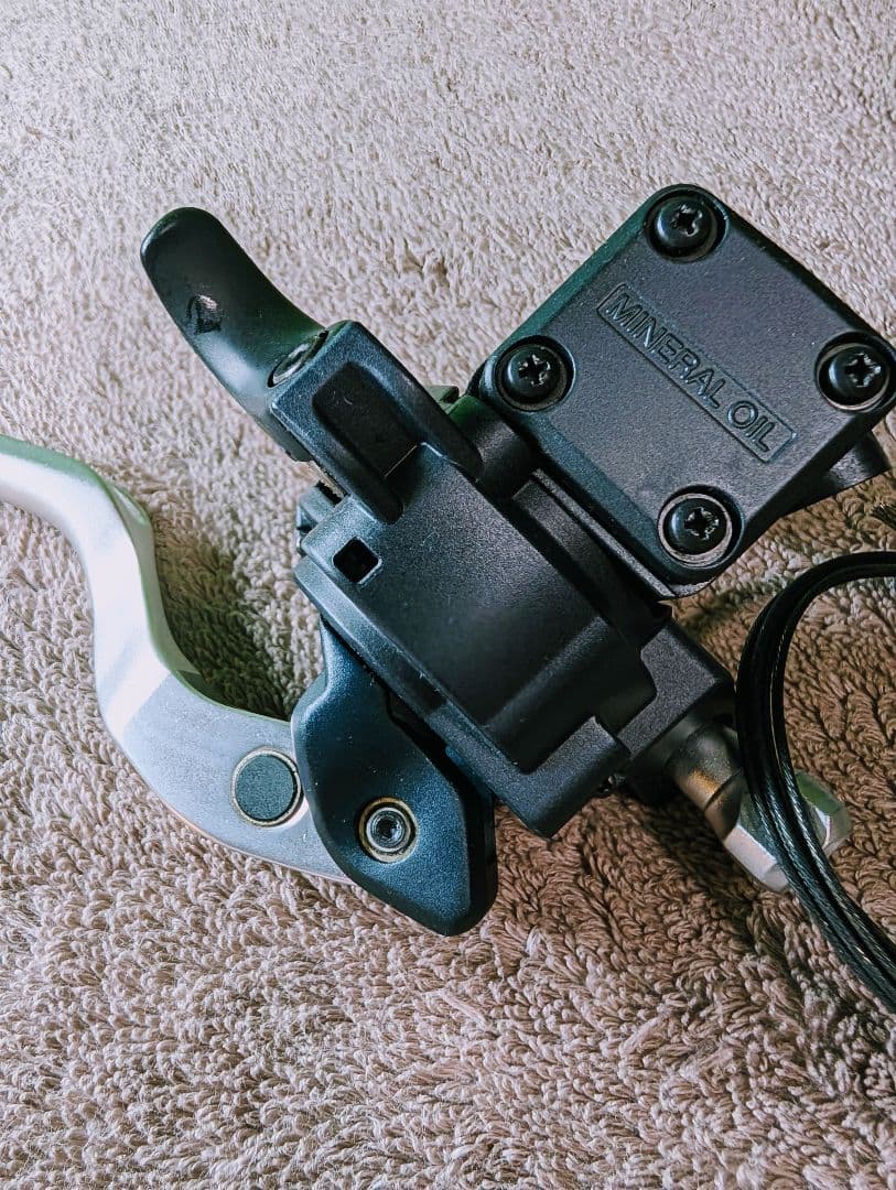 ST-M975 XTR SHIMANO　デュアルコントロールレバー