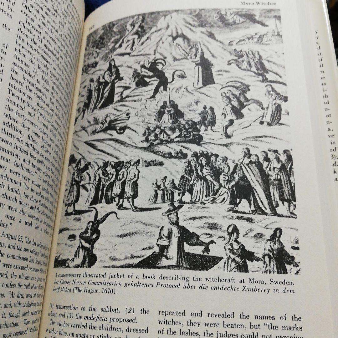 洋書 Encyclopedia of Witchcraft & Demonology