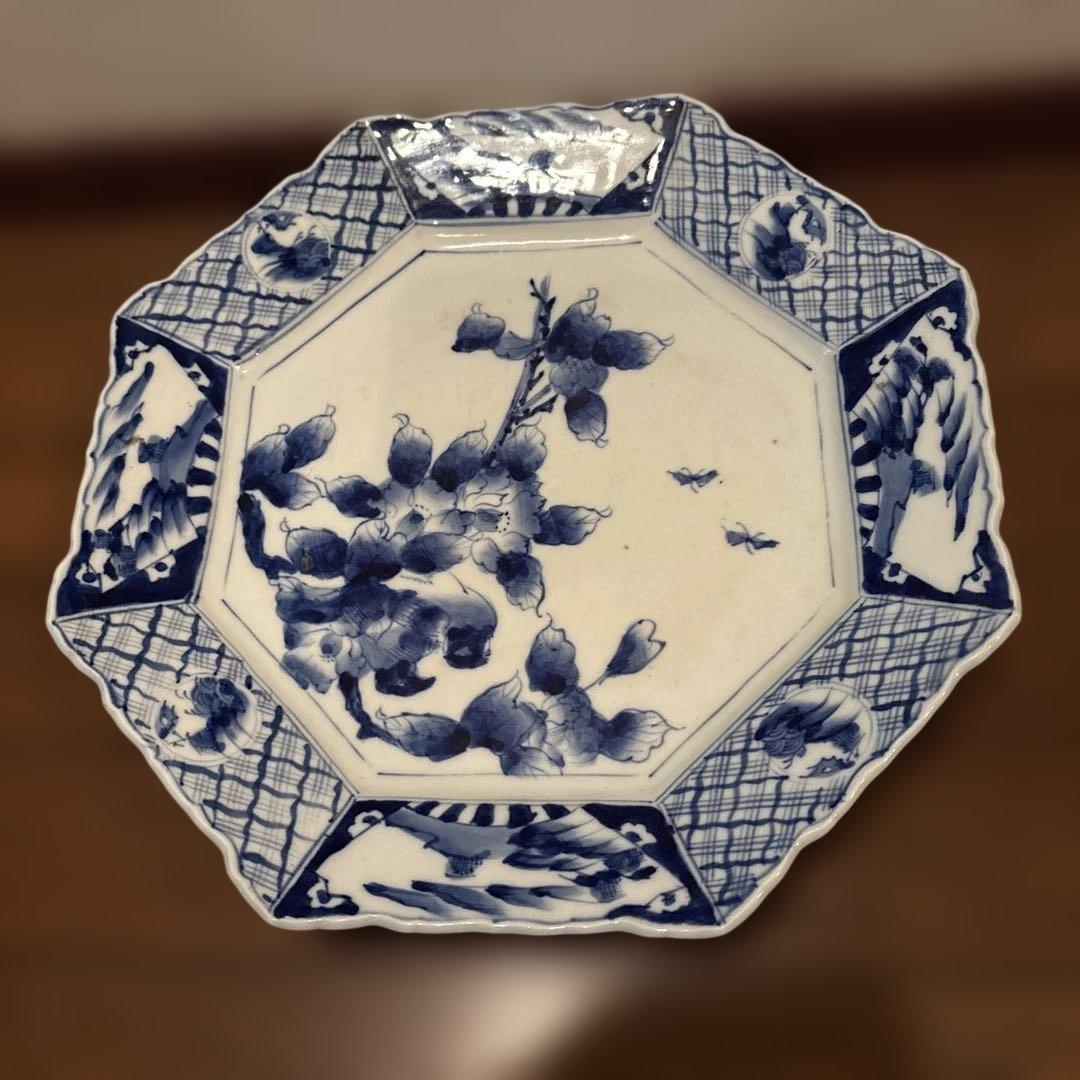 サービス出品　古伊万里　染付　八角形変形大皿　花と蝶々　素敵な絵付け